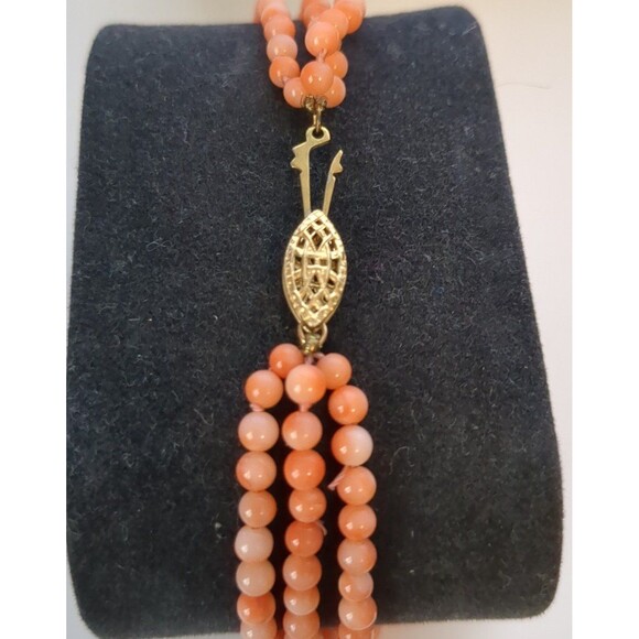 Vintage 3 strand pink angelskin coral bracelet with 14/20 gold clasp - Picture 3 of 5